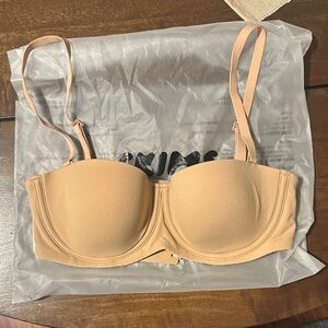 SKIMS Nude Strapless Bra